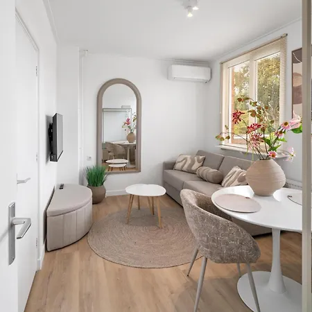 Appartement Cozy In Wouw, For 2 Guests With Balcony