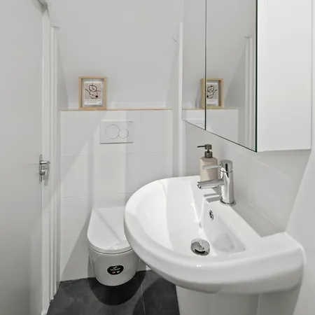Appartement Cozy In Wouw, For 2 Guests With Balcony *
